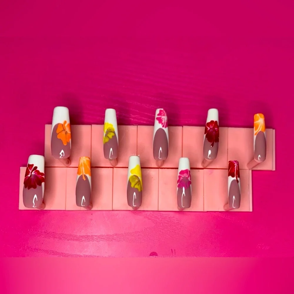 HAWAIIAN THEMED WHITE FRENCH TIP COFFIN PRESS ON NAIL SET - Picture 1 of 4